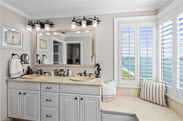 221 La Peninsula BLVD # 221, Naples, FL 34113