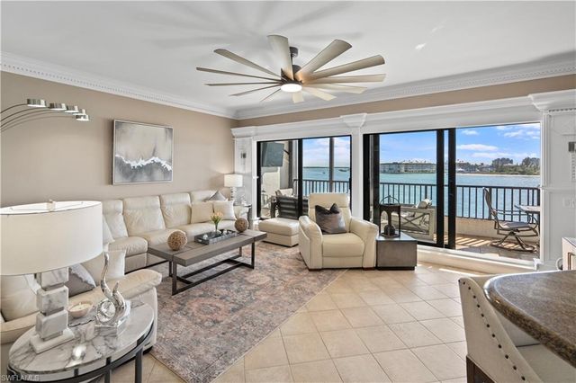 221 La Peninsula BLVD # 221, Naples, FL 34113