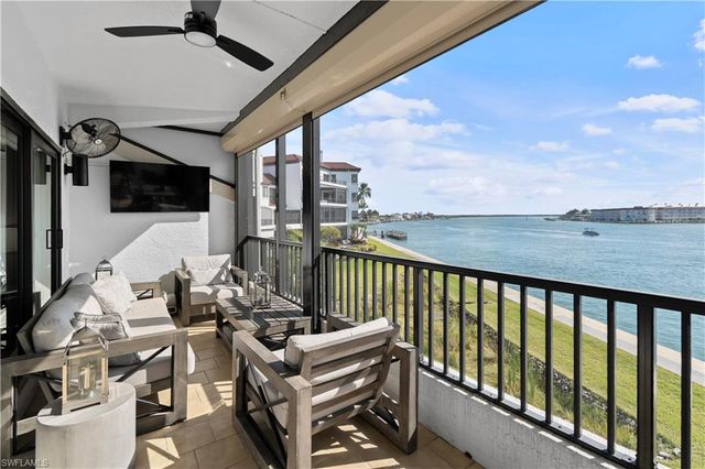 221 La Peninsula BLVD # 221, Naples, FL 34113