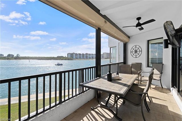 221 La Peninsula BLVD # 221, Naples, FL 34113