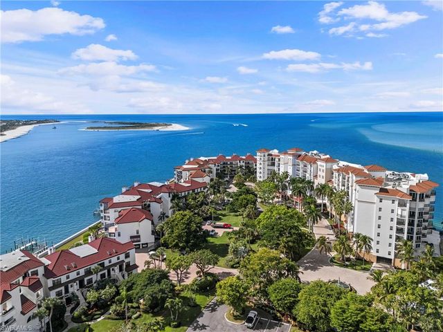 221 La Peninsula BLVD # 221, Naples, FL 34113