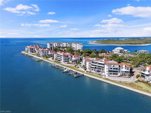 221 La Peninsula BLVD # 221, Naples, FL 34113