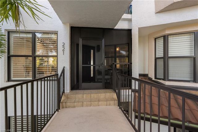 221 La Peninsula BLVD # 221, Naples, FL 34113