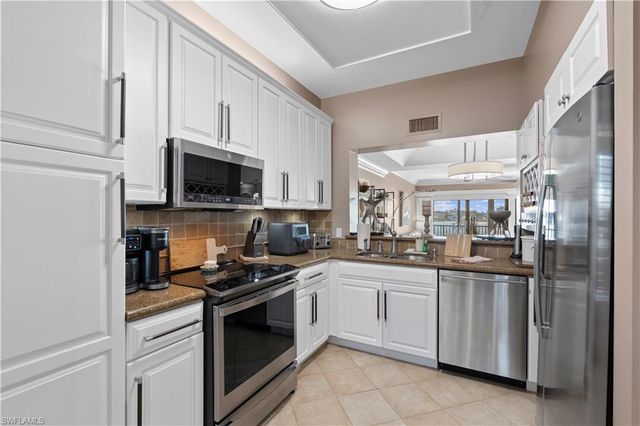 221 La Peninsula BLVD # 221, Naples, FL 34113