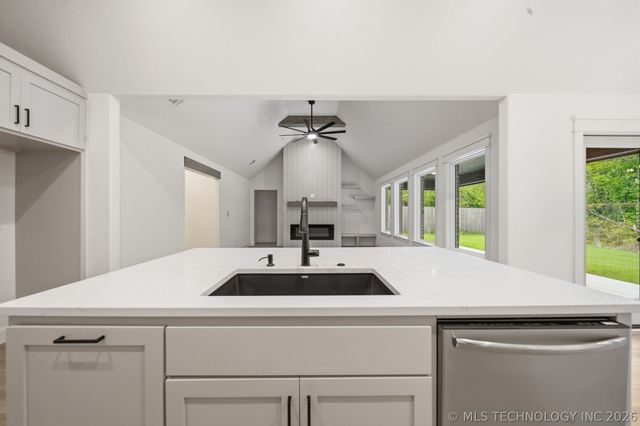 10721 S 281st East Avenue, Coweta, OK 74429