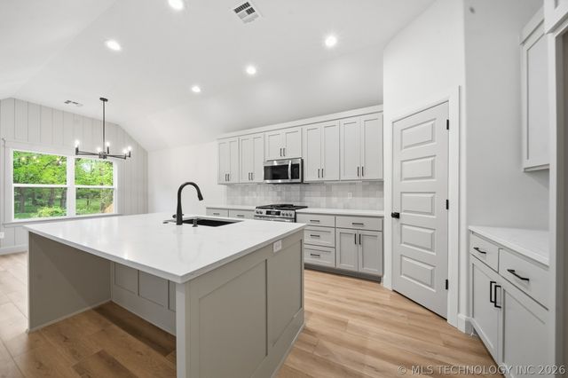 10721 S 281st East Avenue, Coweta, OK 74429