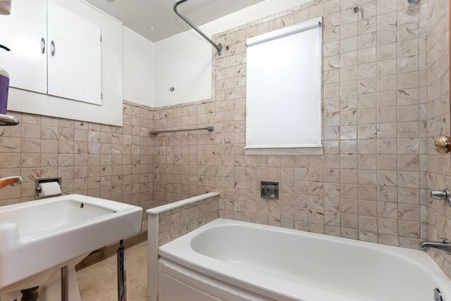 8331 W 102nd Place, Palos Hills, IL 60465