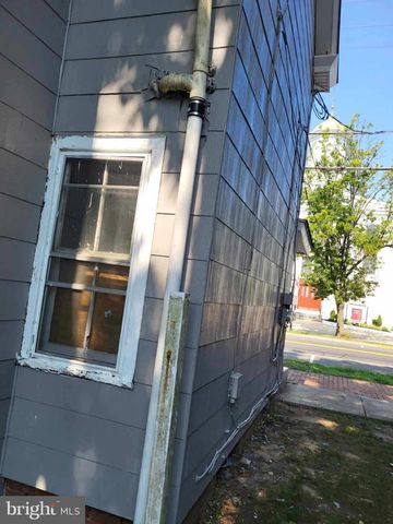 60 HANOVER ST, Pemberton, NJ 08068