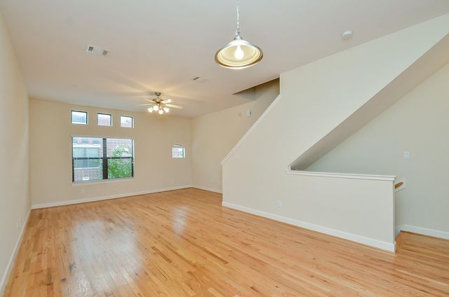 11315 S Main Street 301, Houston, TX 77025