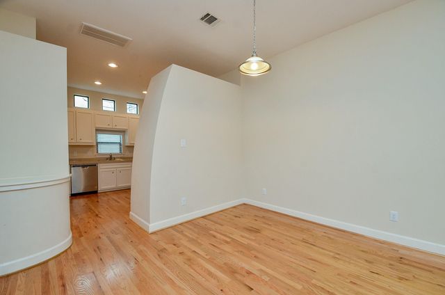 11315 S Main Street 301, Houston, TX 77025