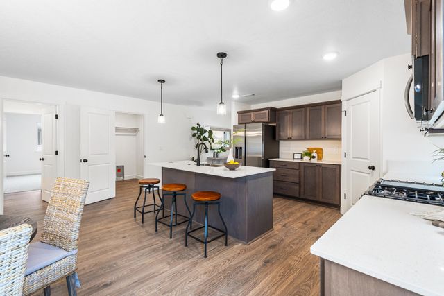 4156 SW Pumice Avenue 72, Redmond, OR 97756