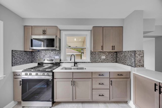 10626 S Lowe Avenue, Chicago, IL 60628