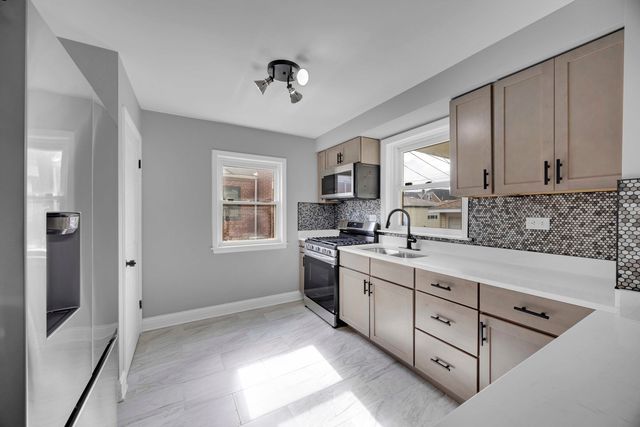 10626 S Lowe Avenue, Chicago, IL 60628