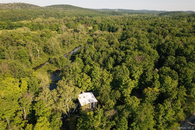 4918 Route 82, Salt Point, NY 12578