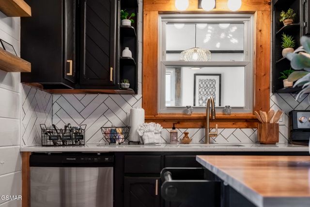 1008 Walini Way, Sevierville, TN 37876