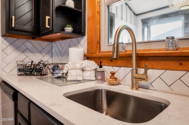 1008 Walini Way, Sevierville, TN 37876