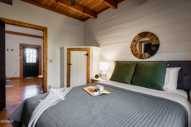 1008 Walini Way, Sevierville, TN 37876