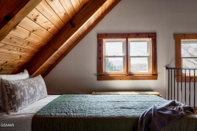 1008 Walini Way, Sevierville, TN 37876