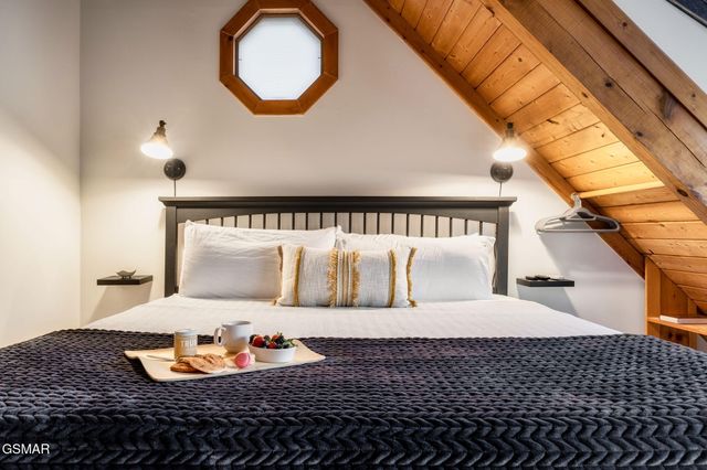 1008 Walini Way, Sevierville, TN 37876