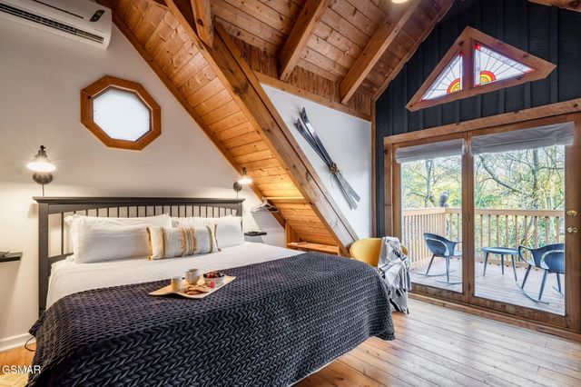 1008 Walini Way, Sevierville, TN 37876