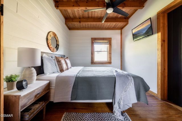 1008 Walini Way, Sevierville, TN 37876