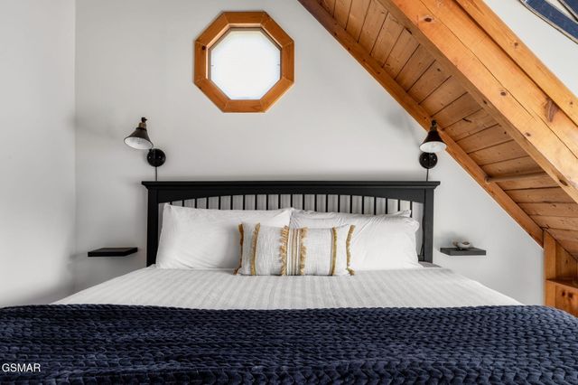 1008 Walini Way, Sevierville, TN 37876