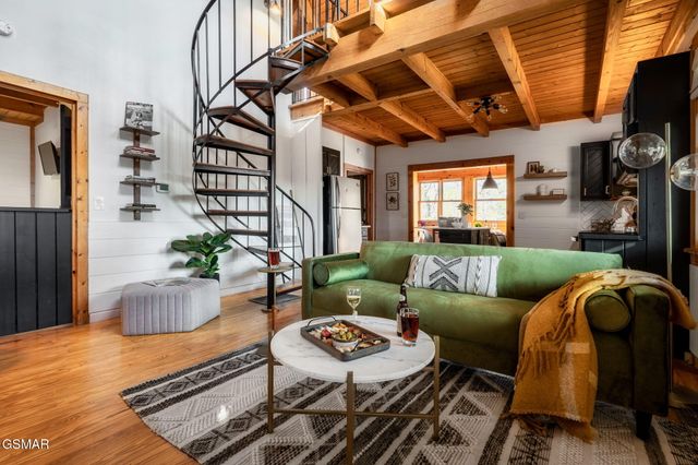 1008 Walini Way, Sevierville, TN 37876