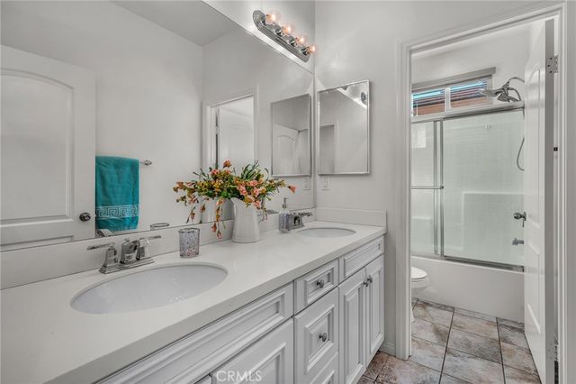 28217 Nield Court, Saugus, CA 91350