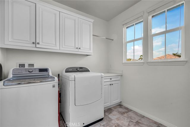 28217 Nield Court, Saugus, CA 91350