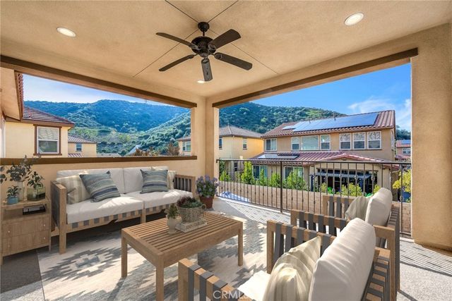 28217 Nield Court, Saugus, CA 91350