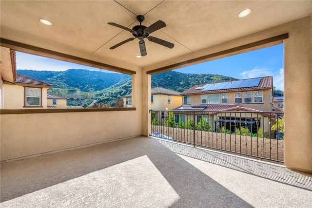 28217 Nield Court, Saugus, CA 91350