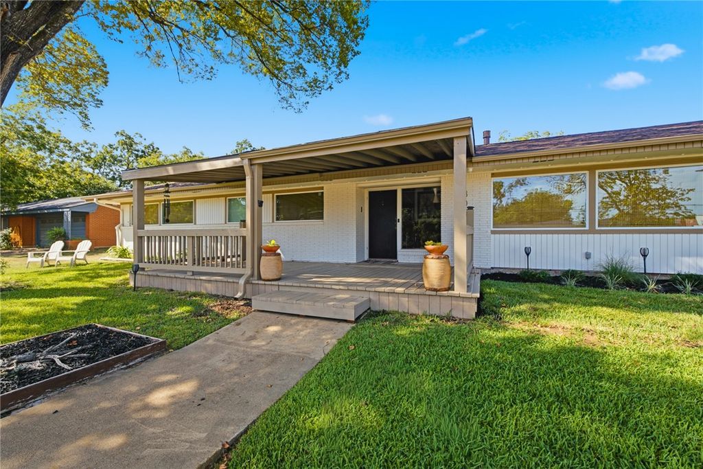 305 North Harvey Street, Caldwell, TX 77836 — photo 5