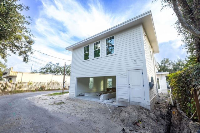 421 25TH AVENUE N, St Petersburg, FL 33704