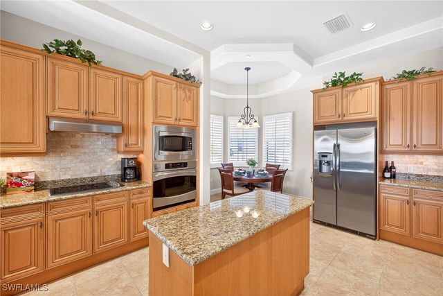 584 Avellino Isles CIR 19302, Naples, FL 34119