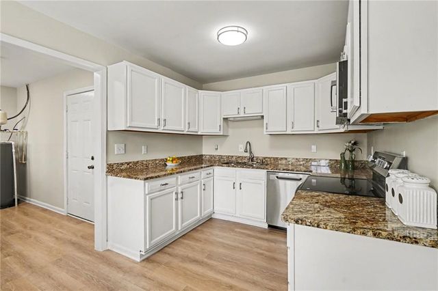 3055 Orbit Circle, Ellenwood, GA 30294