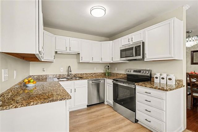 3055 Orbit Circle, Ellenwood, GA 30294