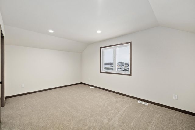 3165 66th Avenue S, Fargo, ND 58104