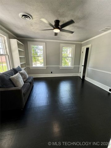 214 E Street SW, Ardmore, OK 73401