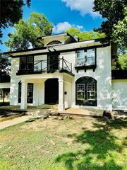 214 E Street SW, Ardmore, OK 73401