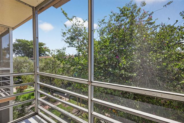 16750 NE 14th Ave 310, Miami, FL 33162