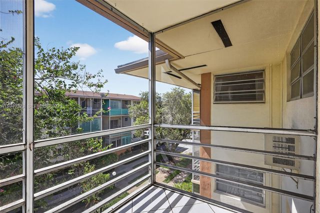 16750 NE 14th Ave 310, Miami, FL 33162