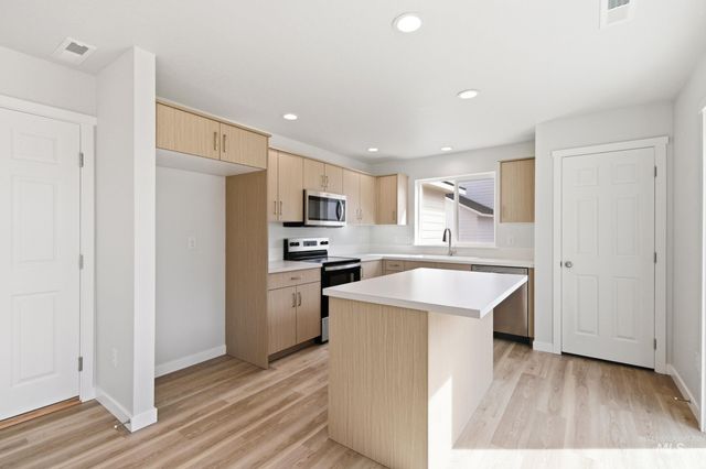 1763 Gyrfalcon St, Middleton, ID 83644