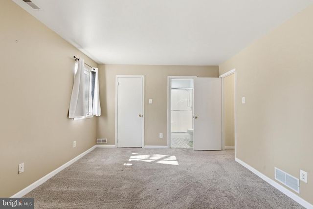 305-A CYPRESS POINT CIR, Mount Laurel, NJ 08054