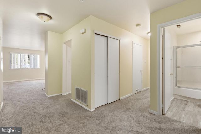 305-A CYPRESS POINT CIR, Mount Laurel, NJ 08054