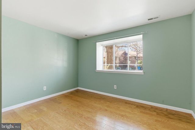 305-A CYPRESS POINT CIR, Mount Laurel, NJ 08054