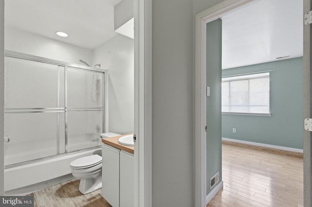 305-A CYPRESS POINT CIR, Mount Laurel, NJ 08054