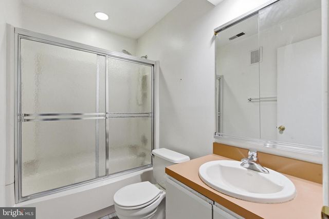 305-A CYPRESS POINT CIR, Mount Laurel, NJ 08054