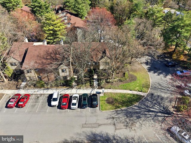 305-A CYPRESS POINT CIR, Mount Laurel, NJ 08054