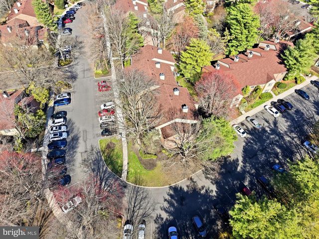 305-A CYPRESS POINT CIR, Mount Laurel, NJ 08054