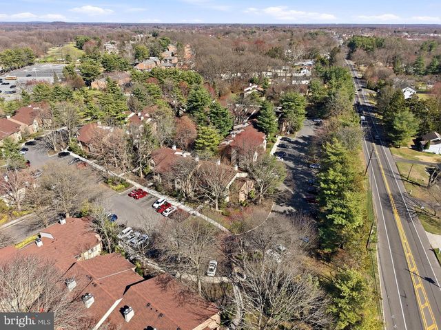 305-A CYPRESS POINT CIR, Mount Laurel, NJ 08054